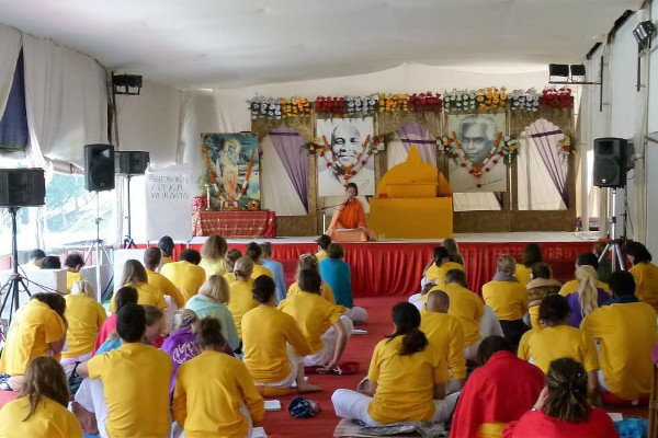 Main lecture during the yoga instructor training course in Rudraprayag