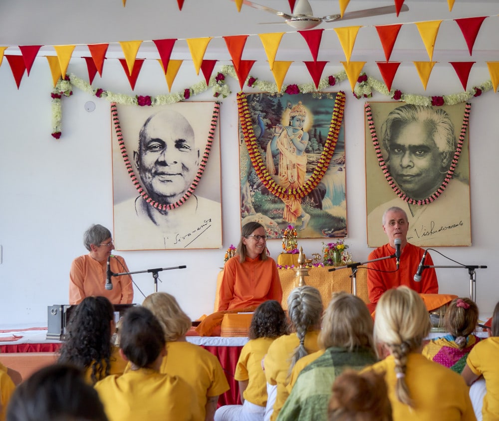 Satsang during the Sivananda yoga teacher training in Rudraprayag, Himalayas
