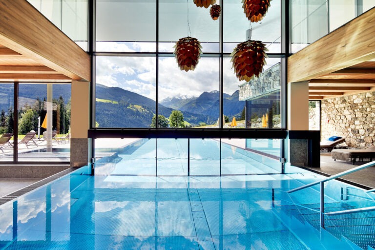 hotel-sonnberghof-pool-innen