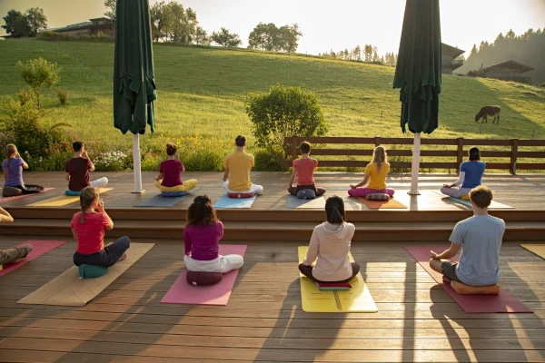 pranayama-auf-freiluft-plattform