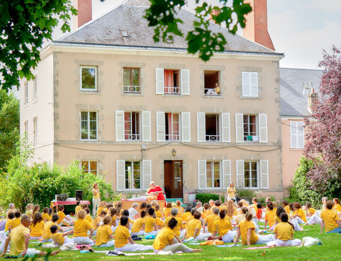 Yoga teacher training in Orleans, France